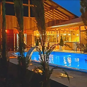  Casa de Férias Poá Em - Casa Aconchegante C Piscina, Hidromassagem E Cromoterapia, P 22 Pessoas! Brasil